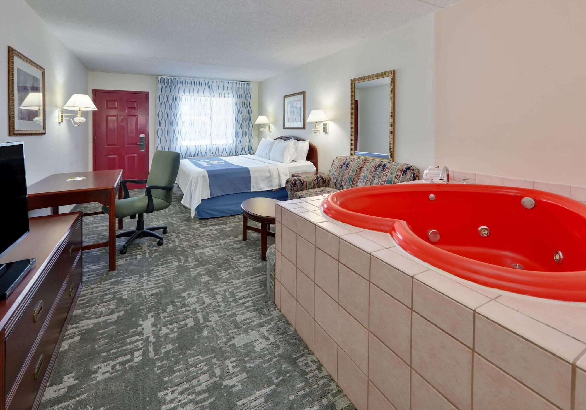 Days Inn & Suites By Wyndham בנטונוויל מראה חיצוני תמונה