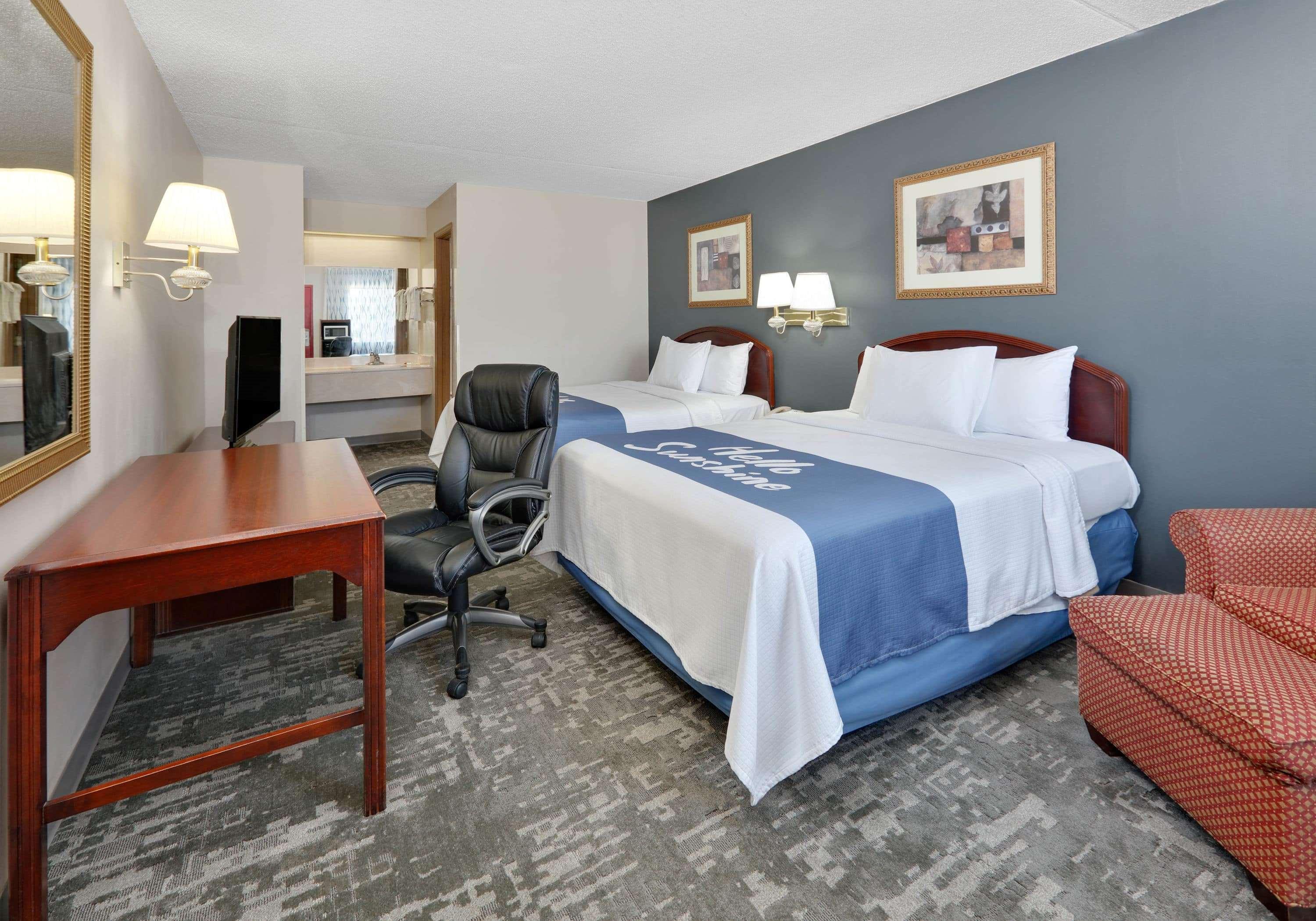 Days Inn & Suites By Wyndham בנטונוויל מראה חיצוני תמונה