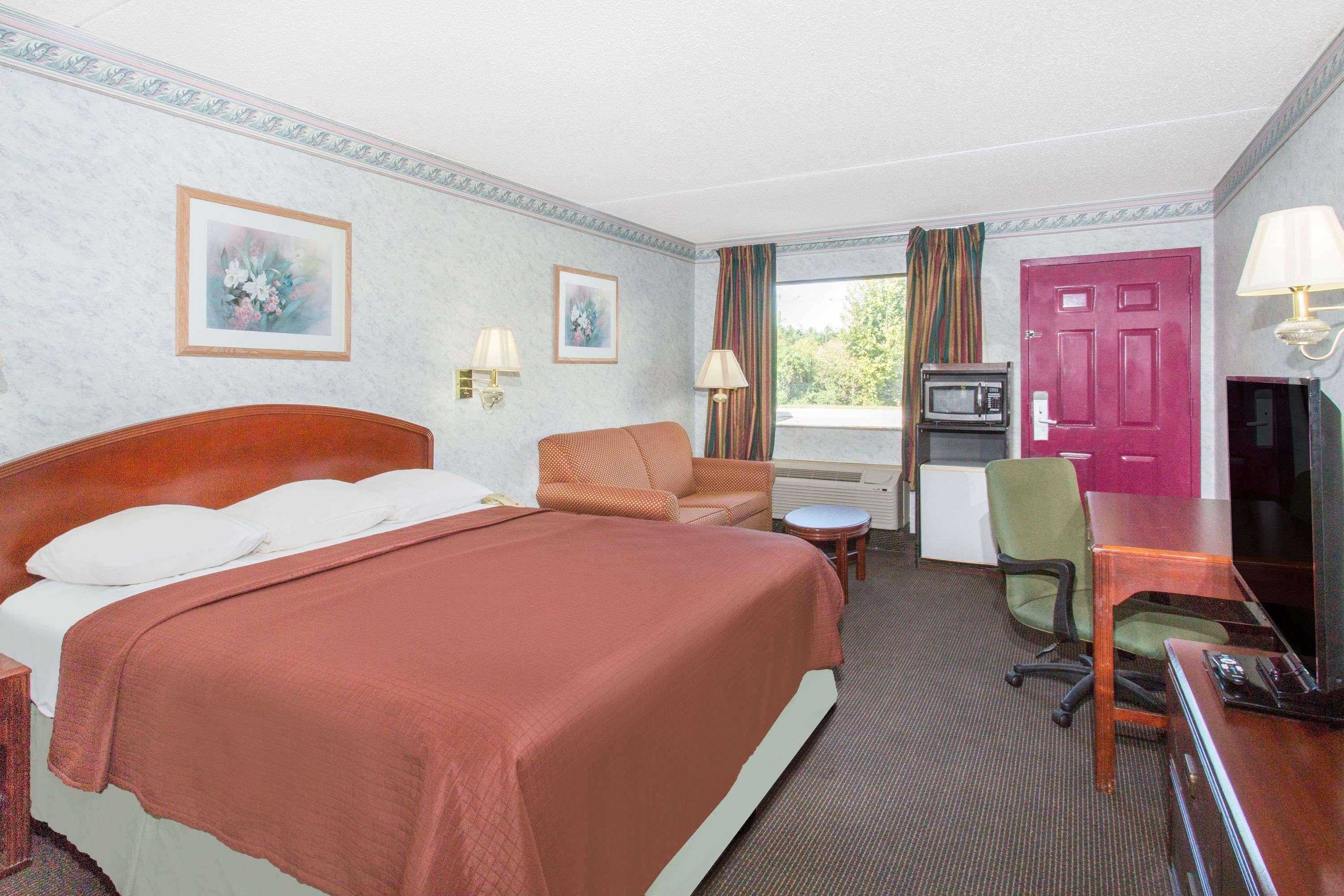 Days Inn & Suites By Wyndham בנטונוויל מראה חיצוני תמונה