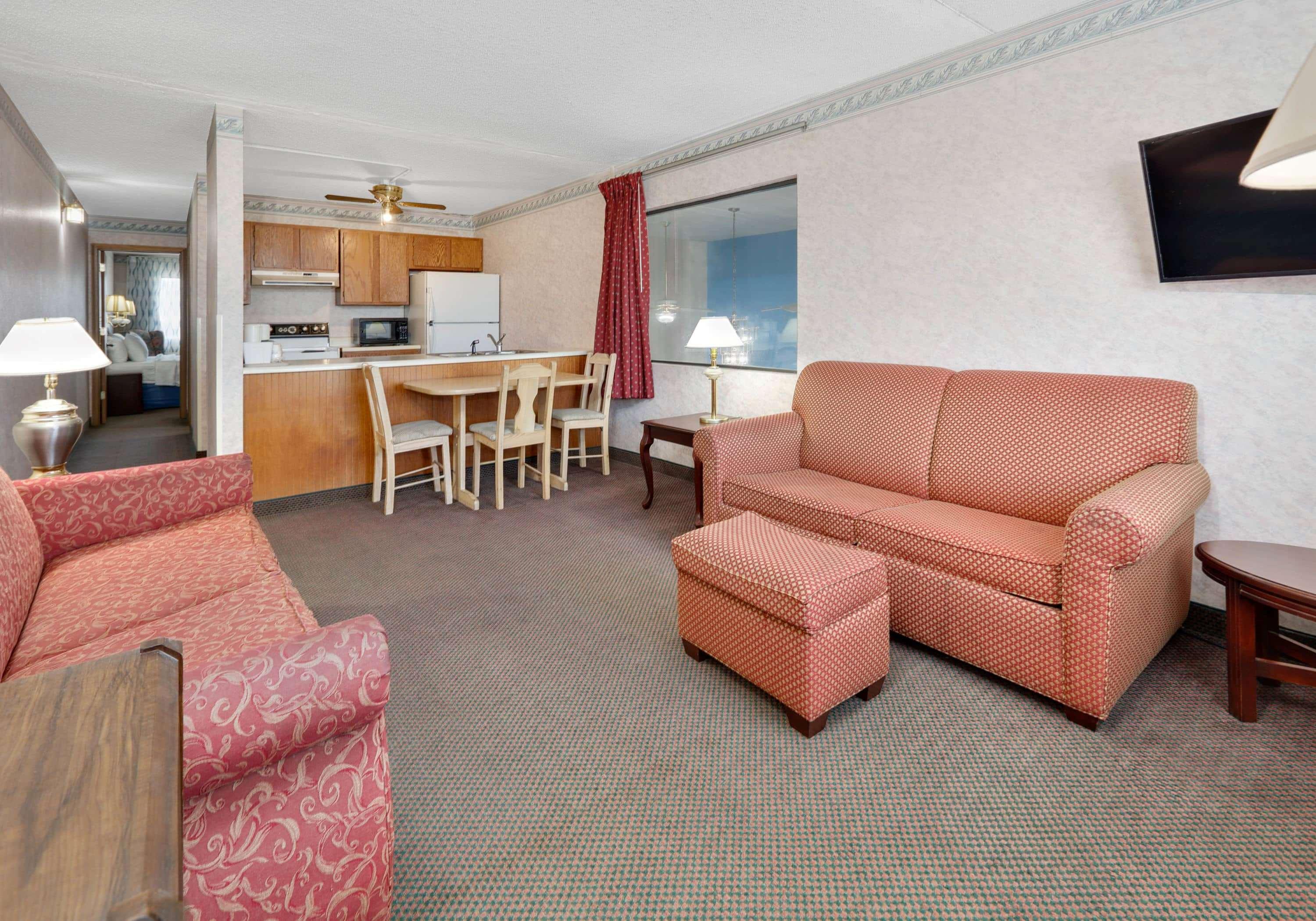 Days Inn & Suites By Wyndham בנטונוויל מראה חיצוני תמונה