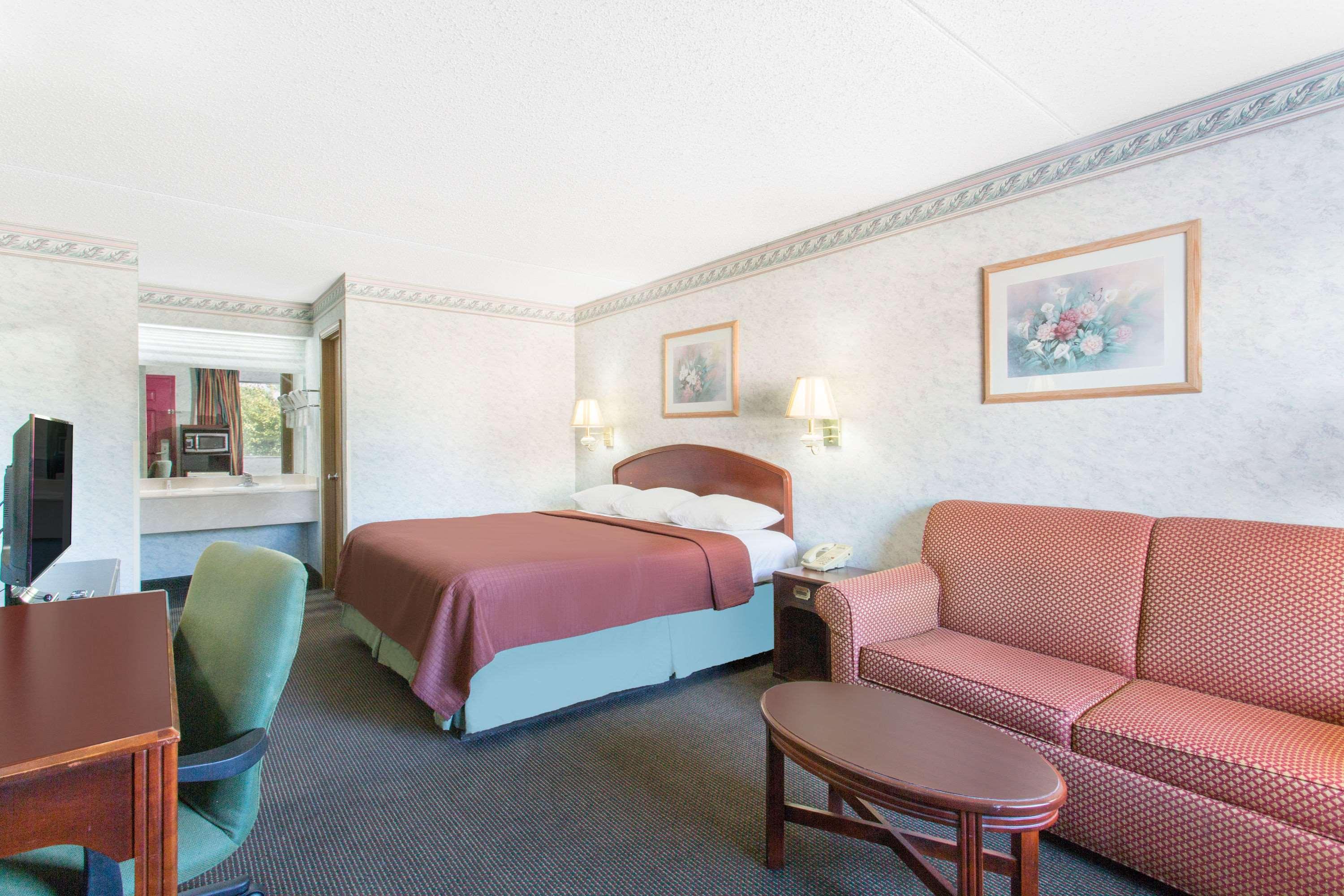 Days Inn & Suites By Wyndham בנטונוויל מראה חיצוני תמונה