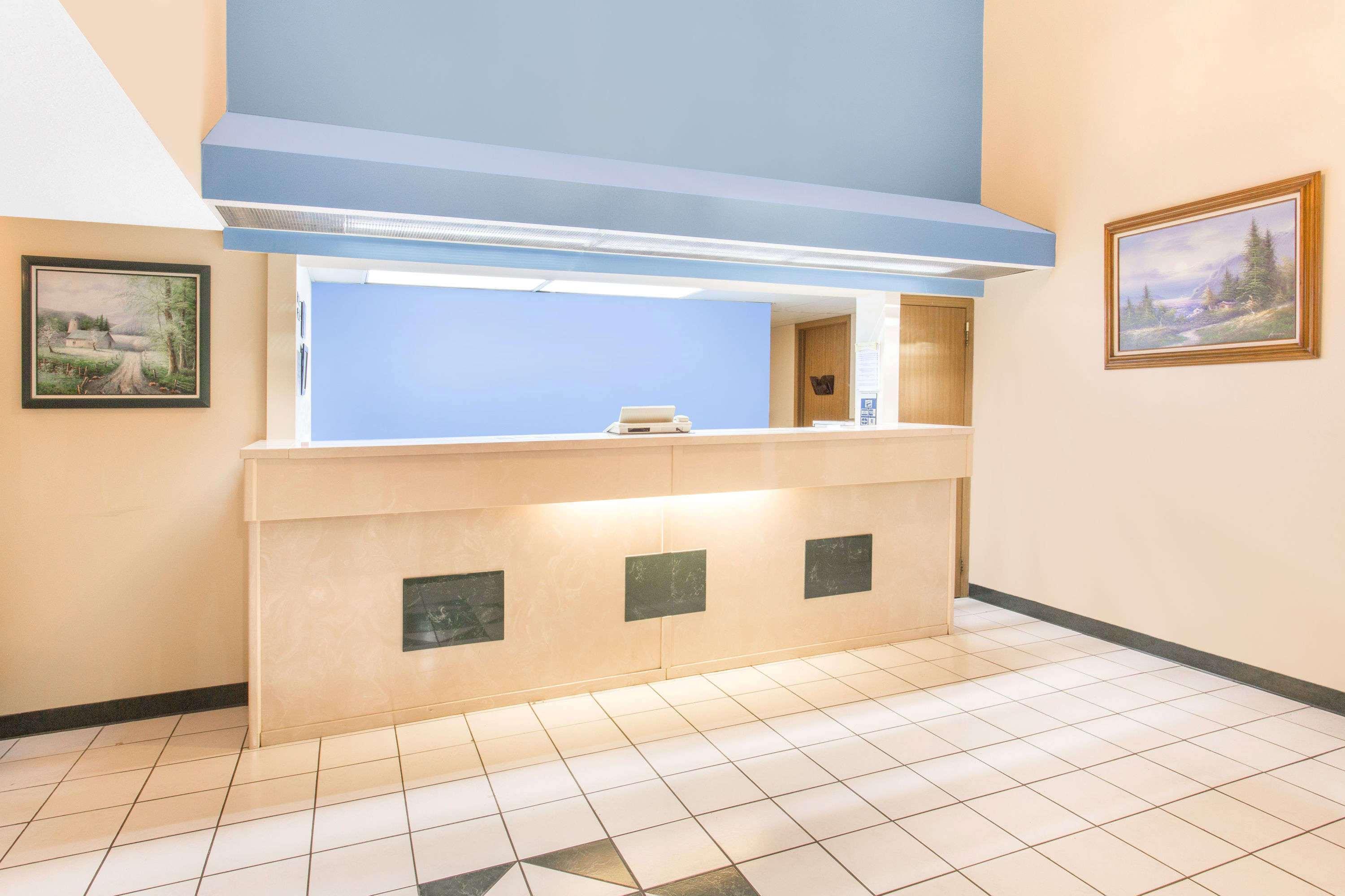 Days Inn & Suites By Wyndham בנטונוויל מראה חיצוני תמונה