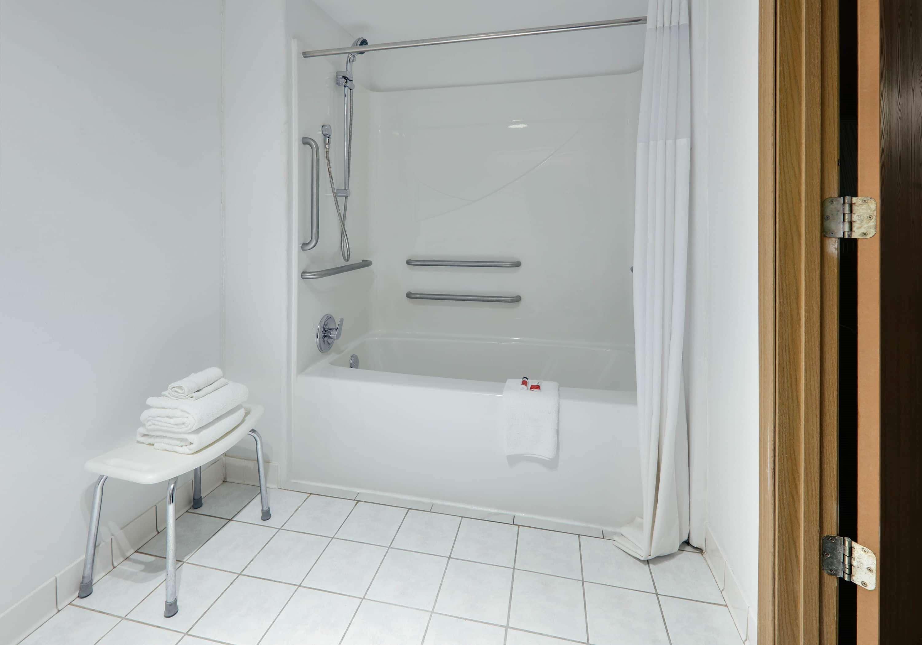 Days Inn & Suites By Wyndham בנטונוויל מראה חיצוני תמונה