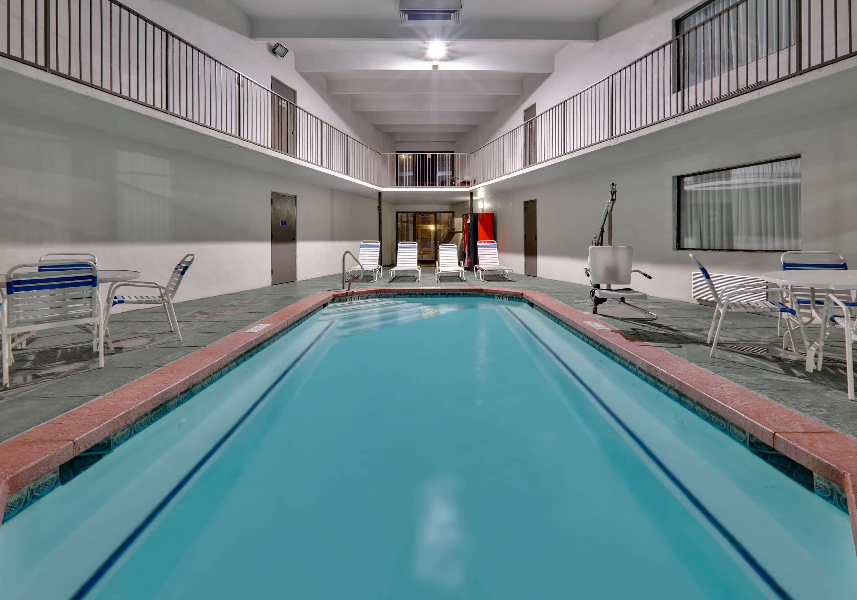 Days Inn & Suites By Wyndham בנטונוויל מראה חיצוני תמונה