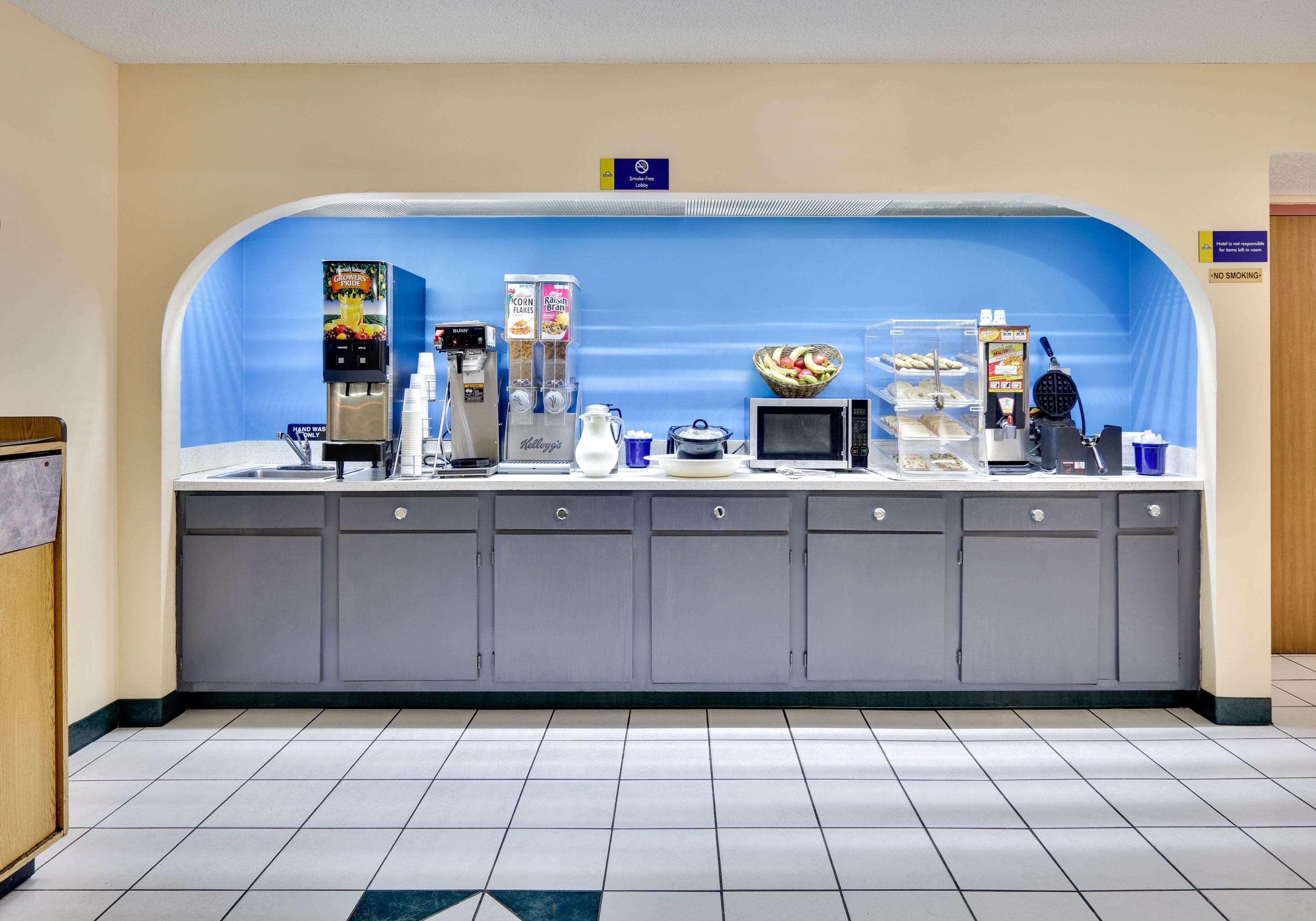 Days Inn & Suites By Wyndham בנטונוויל מראה חיצוני תמונה
