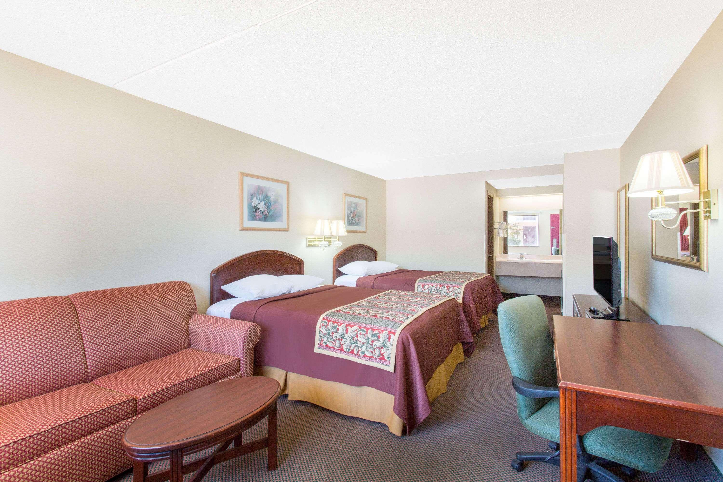 Days Inn & Suites By Wyndham בנטונוויל מראה חיצוני תמונה