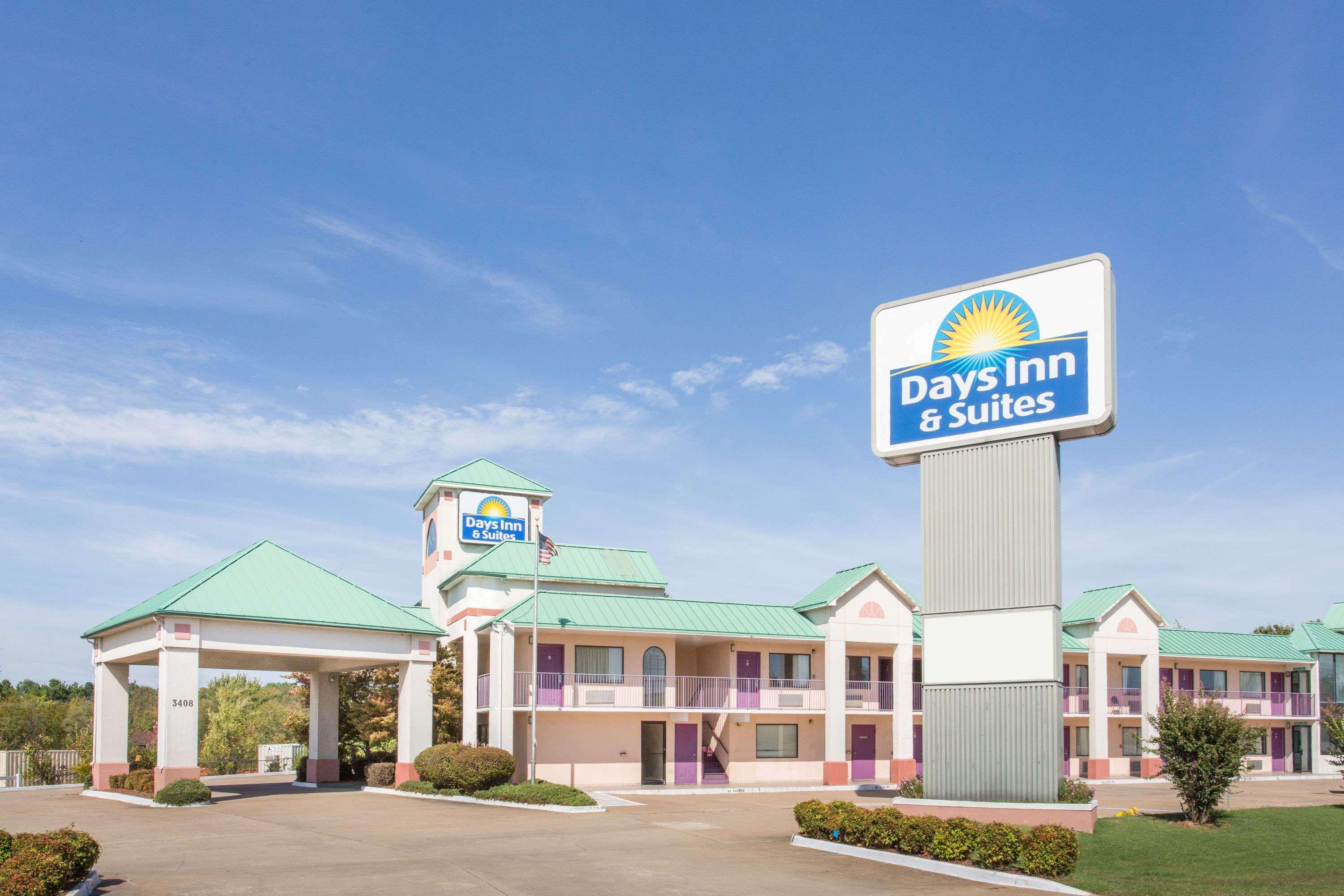 Days Inn & Suites By Wyndham בנטונוויל מראה חיצוני תמונה