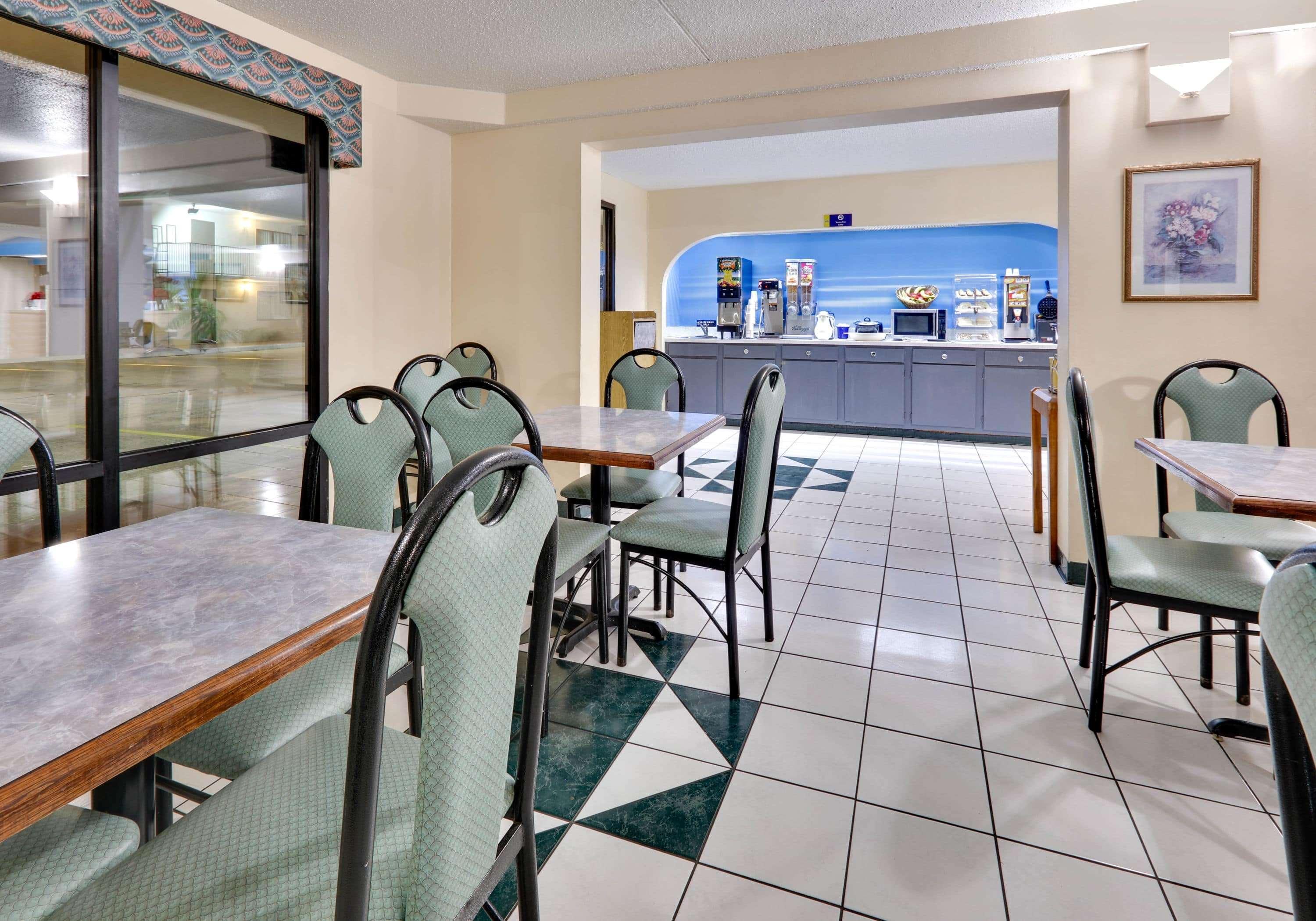 Days Inn & Suites By Wyndham בנטונוויל מראה חיצוני תמונה