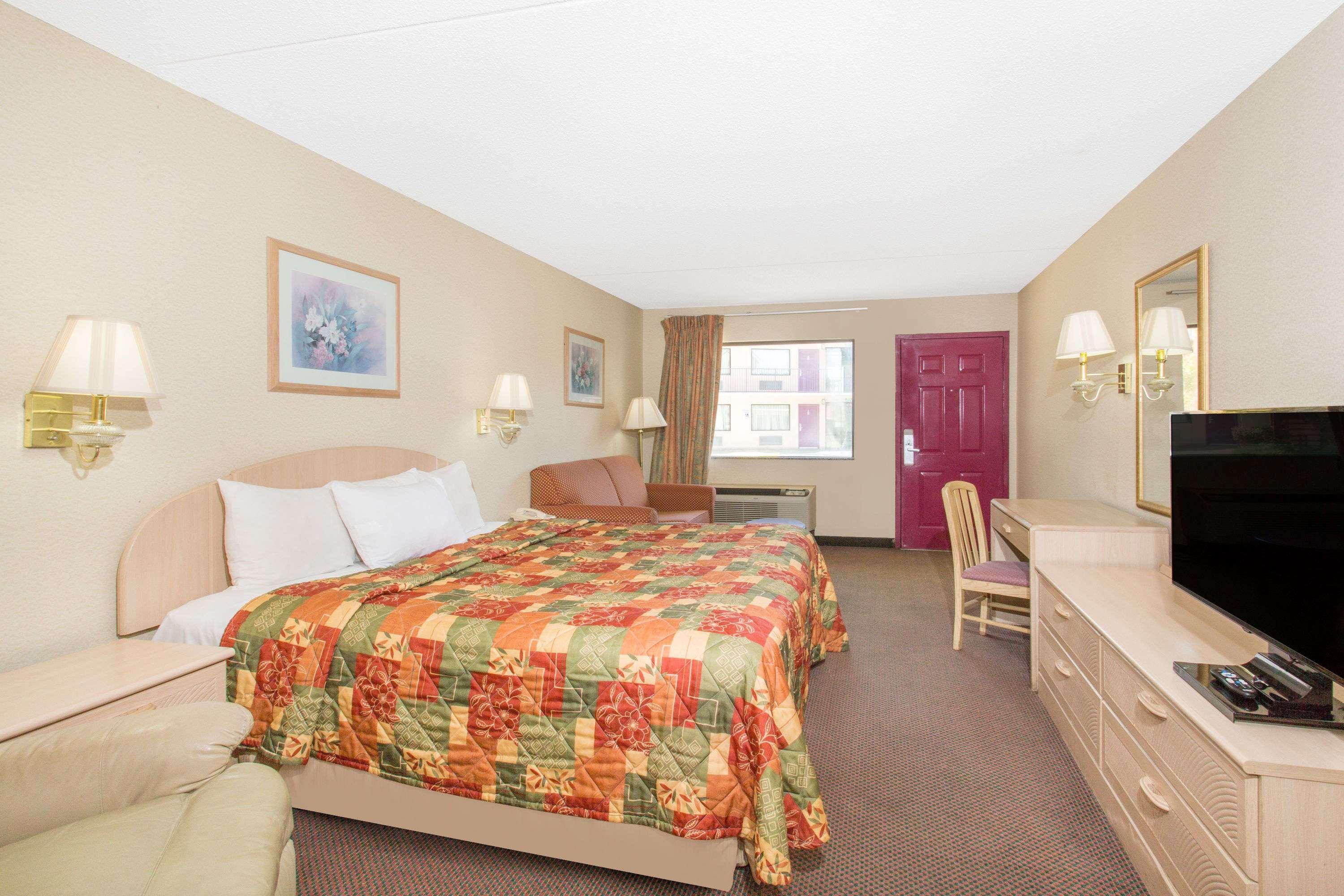 Days Inn & Suites By Wyndham בנטונוויל מראה חיצוני תמונה