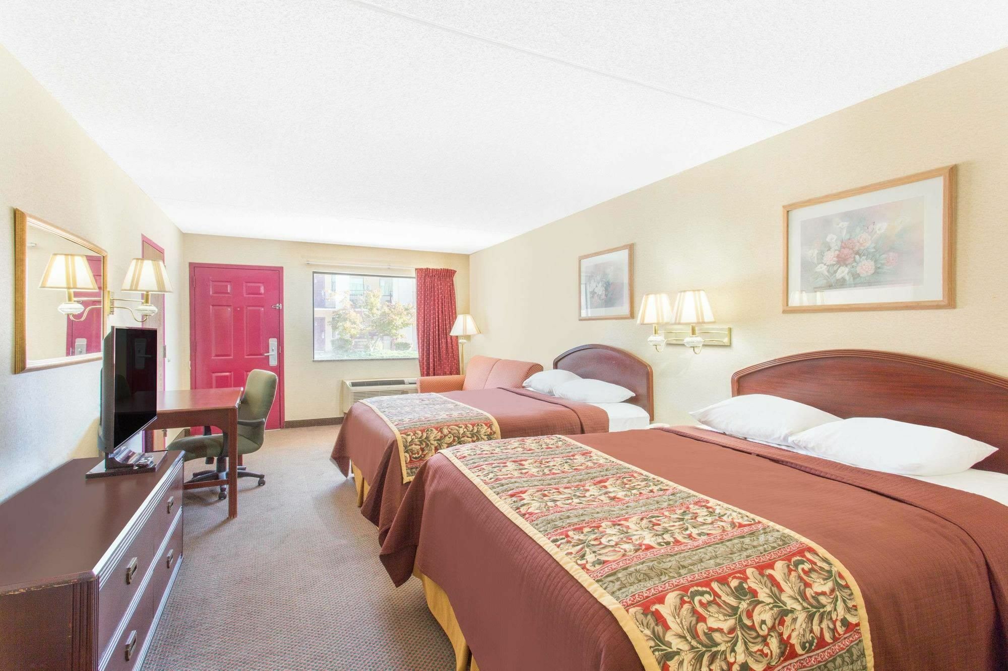 Days Inn & Suites By Wyndham בנטונוויל מראה חיצוני תמונה